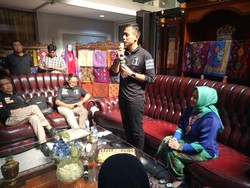 Tonton Fashion Show, Agus Yudhoyono Janji Lestarikan Tenun dan Songket