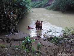 Bupati Trenggalek Pastikan Tak Ada Lagi Pelajar Naik Rakit ke Sekolah
