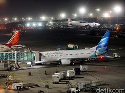 Fenomena Tiket Pesawat Mahal, Kok Bisa Mukena Syahrini Laku Keras?