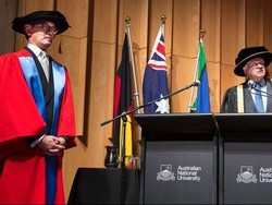 Marty Natalegawa Terima Doktor Kehormatan dari ANU Australia