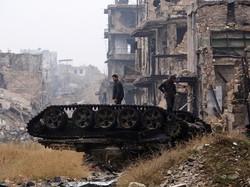 Pasukan Pro-Assad Tembaki Konvoi Korban Luka yang Dievakuasi Keluar Aleppo