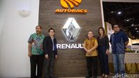 Renault Jualan Mobil di Mall