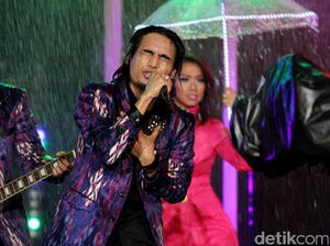 Charly Van Houten Tertarik Pada Musik Sejak Kecil