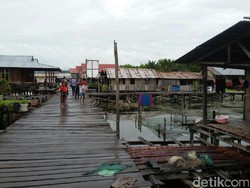 Warga Desa di Papua Ini Ramai-ramai Menabung Agar Bisa Dapat Listrik