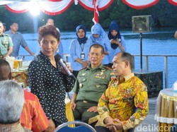 Tebar Benih Ikan, Menteri Susi Dukung Program Emas Biru Kodam Pattimura