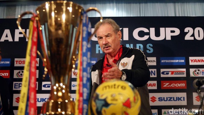 Trofi Piala AFF 2016 Trofi Piala AFF 2016 akan diperebutkan oleh timnas Indonesia dan Thailand, Sabtu (17/12/2016) mendatang. Ini dia penampakan trofi untuk 'raja' Asia Tenggara tersebut.
