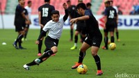 Timnas Thailand tengah berlatih keras untuk laga melawan Indonesia.