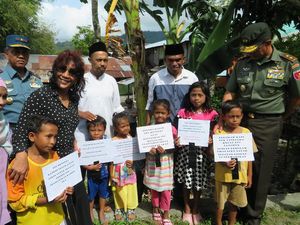 Setop Menteri Susi, Anak-anak Pantai Ini Titip Salam Buat Presiden Jokowi Setop Menteri Susi, Anak-anak Pantai Ini Titip Salam Buat Presiden Jokowi