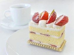 Yuk, Bikin Strawberry Shortcake yang Lembut Manis untuk Suguhan Natal