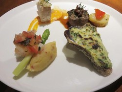 Santap Malam Natal dan Tahun Baru dengan Roasted Turkey hingga Baby Lobster Gratin di 2 Resto Ini