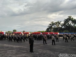 Wakapolri Sambut 13 Jenazah Korban Pesawat Skytruck di Lanud Pondok Cabe