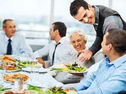 Pekerjaan Steward Adalah: Tugas dan Tanggung Jawab, Jenis, hingga Gajinya