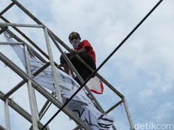 Dinsos Jakbar: Agustinus Pemanjat Baliho di Kebon Jeruk Memiliki Gangguan Jiwa
