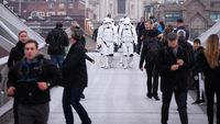 Awas, Stormtroopers Serang London