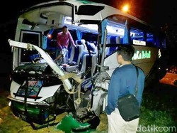 Bus Rombongan MAN Pamekasan Tabrak Truk, Satu Guru Meninggal