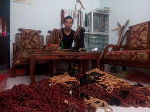 Sulap Kayu Bekas Jadi Tasbih, Pria Ini Raup Untung Rp 30 Juta/Bulan