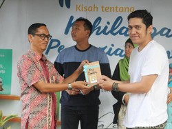 Desain Sampul Bergambar Panda, Bernard Batubara Rilis Novel Elegi Rinaldo