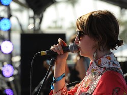 Di Balik Panggung, Personel Warpaint Kerap Tukar Pakaian