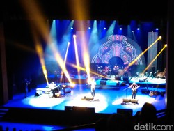 Menjelajah Indonesia Bersama KLa Project