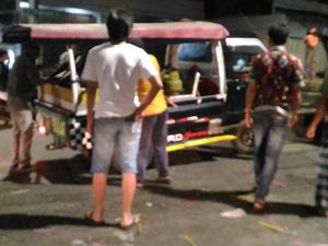 Mobil Tahu Bulat Tabrak Gerobak dan Pesepeda di Petogogan