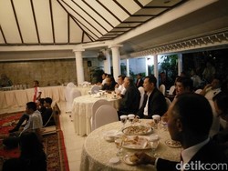 JK Nobar Indonesia vs Thailand Bersama RJ Lino di Rumah Dinas