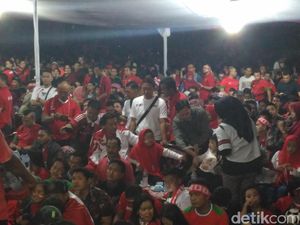 Sembari Nobar, Kemenpora Sebar Kotak Amal untuk Aceh