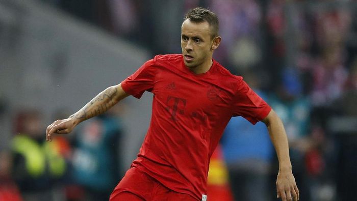 rafinha minta maaf karena kostum kontroversial di hari Halloween. (Foto: Getty Images/Boris Streubel) rafinha minta maaf karena kostum kontroversial di hari Halloween. (Foto: Getty Images/Boris Streubel)