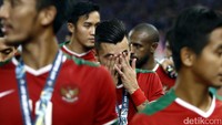 Stefano Lilipaly tak kuasa menahan duka akibat gagal juara. (Foto: detikSport/Rachman Haryanto)