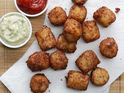 Hot Dog Tots, Kentang Serut Goreng Isi Sosis Ini Bisa Dibuat untuk Camilan Sore