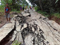 Lagi, Jalan Desa di Trenggalek Hancur Akibat Pergerakan Tanah