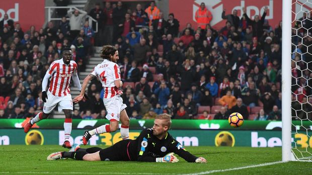Sempat Ketinggalan Dua Gol, 10 Pemain Leicester Tahan Stoke 