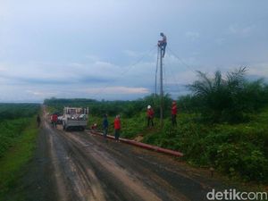 Cerita PLN Pasok Listrik Hingga ke Daerah Pedalaman