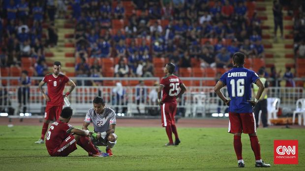 Timnas Indonesia usai dikalahkan Thailand di final Piala AFF 2016.