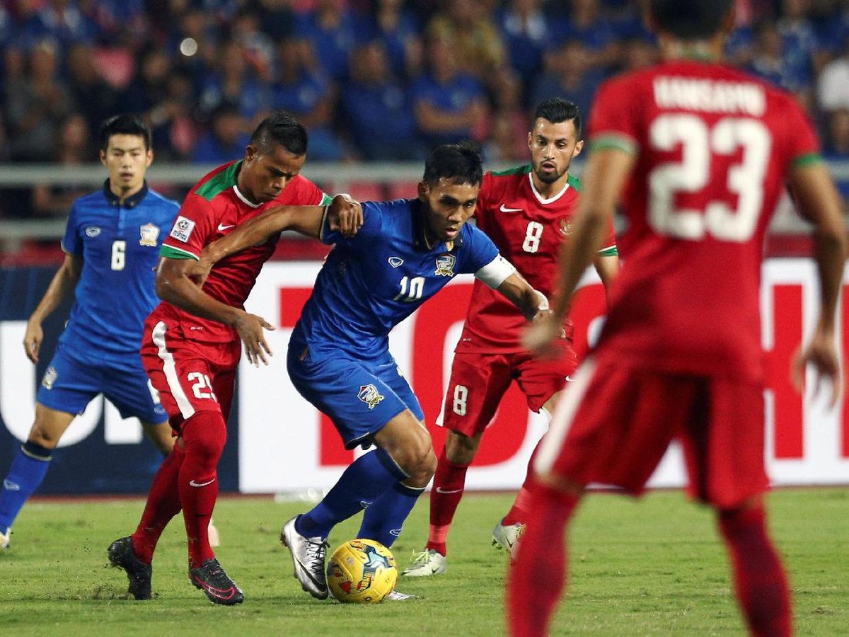 Timnas Indonesia saat berduel dengan Thailand di Piala AFF. (Foto: Athit Perawongmetha/Reuters)