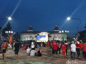 Wali Kota Tangerang Nobar Bersama Warga Dukung Timnas