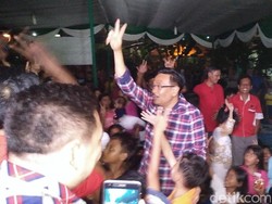 Djarot Hadir, Suasana Nobar Timnas di Rusun Marunda Makin Semarak