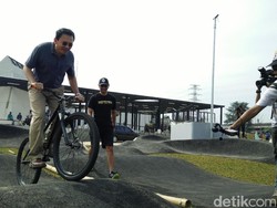 Ahok Unggah Video Akhir Pekannya di Kalijodo ke Facebook