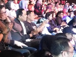 Di Sela Gerilya, Agus Ajak Keluarga Nonton Konser Prilly Latuconsina