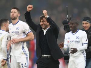 Wenger dan Mourinho Keluhkan Jadwal, Conte: Mereka Iri Chelsea Ada di Puncak