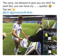 <I>Fans</I> Minta <I>Jersey</I> ke Pesepakbola Idola, yang Didapat Celana