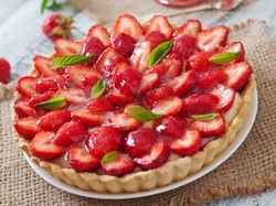 Yuk, Bikin Sendiri Strawberry Cheese Pie yang Spesial!
