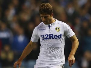 Fans Minta Jersey ke Pesepakbola Idola, yang Didapat Celana