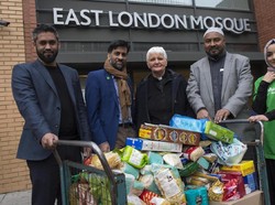 Muslim di London Donasikan 10 Ton Makanan bagi Tunawisma yang Rayakan Natal