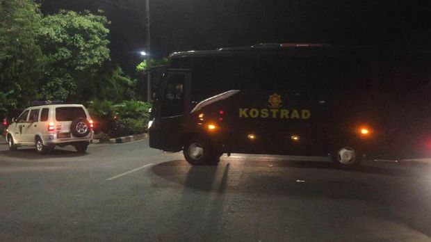 Dari Thailand Pakai Pesawat Hercules, Keluarga Timnas Sepakbola Tiba di Halim