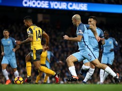Gol Cepat Walcott Bawa Arsenal Memimpin 1-0 atas City
