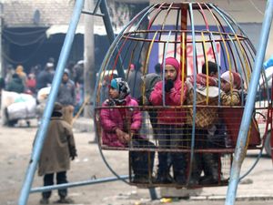 Anak-anak Aleppo Menanti Dievakuasi