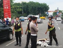 Seorang Biker Perempuan Tewas Setelah Terlindas Truk