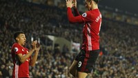 Zlatan Ibrahimovic bikin gol lagi, Manchester United pun menang lagi untuk tiga laga beruntun (Foto: Action Images via Reuters / John Sibley)