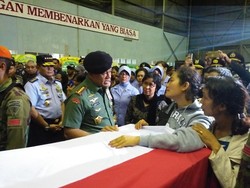 Panglima TNI Beri Penghormatan Terakhir ke 13 Jenazah Korban Hercules