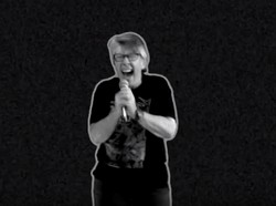 Cadas! Saat Nenek 68 Tahun Jadi Vokalis Band Bergenre Grindcore